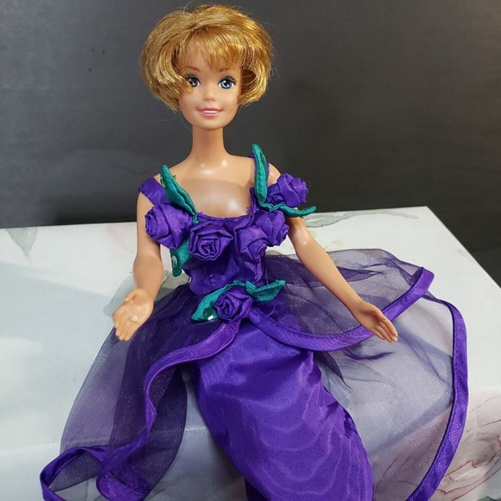 Vintage 90s Sound of Music Maria Barbie Doll in Purple Rose Evening Dress - Picture 8 of 8